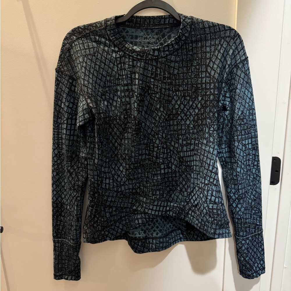 Turquoisey Blue & Black lululemon long sleeve